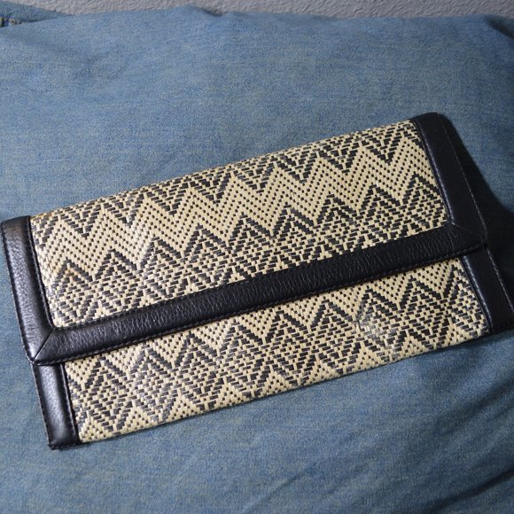 Banana Republic Handbags - Banana Republic Woven Handheld Snap Clutch